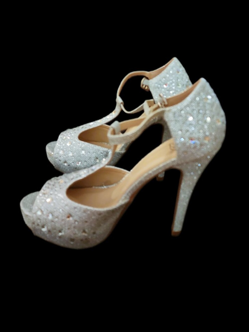 De Blossom Collection NWOT Silver Rhinestone T-Strap Evening Heels Sz 7